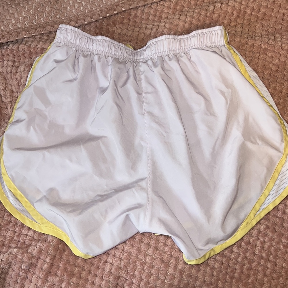 Nike Women’s Dry Tempo Shorts - Picture 3 of 3